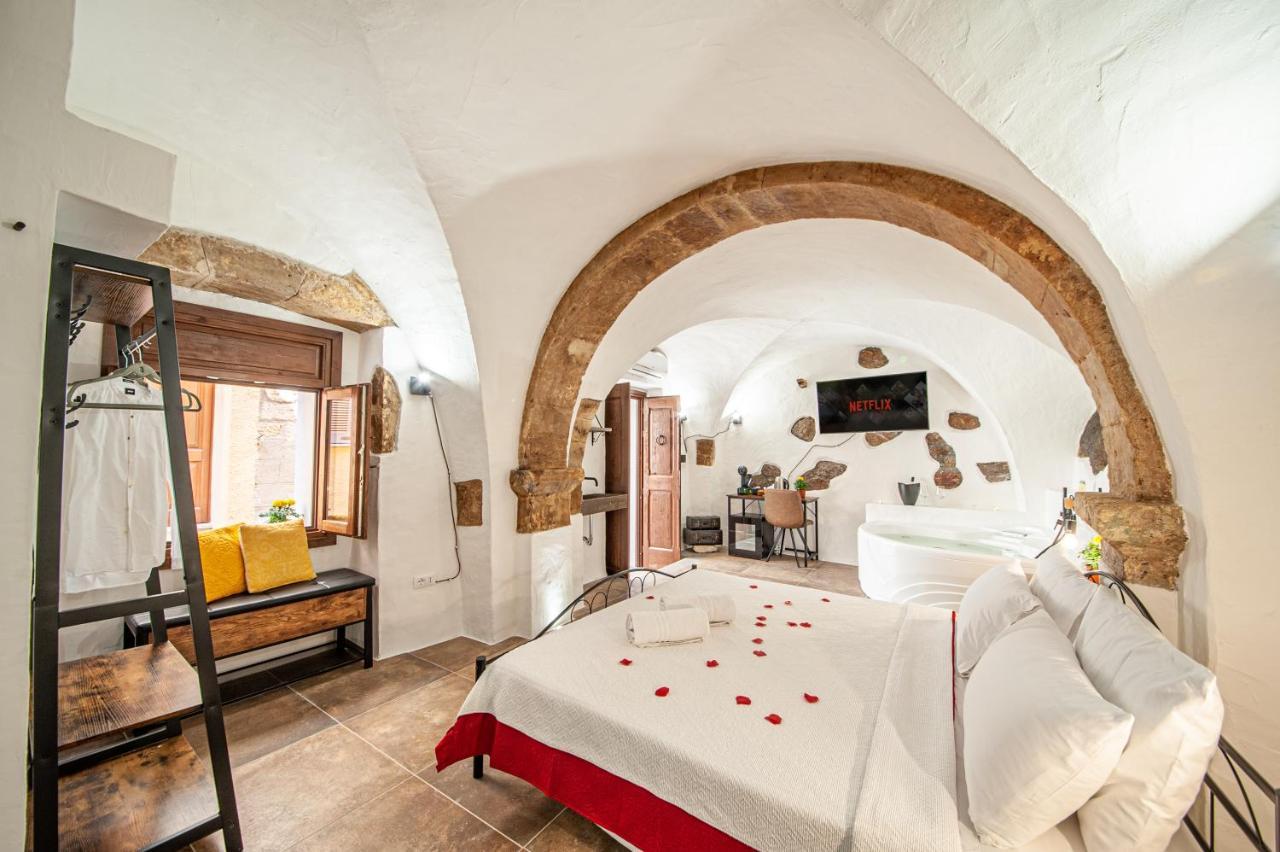 Romantic Loft With Jacuzzi In The Castle Castelsardo Extérieur photo
